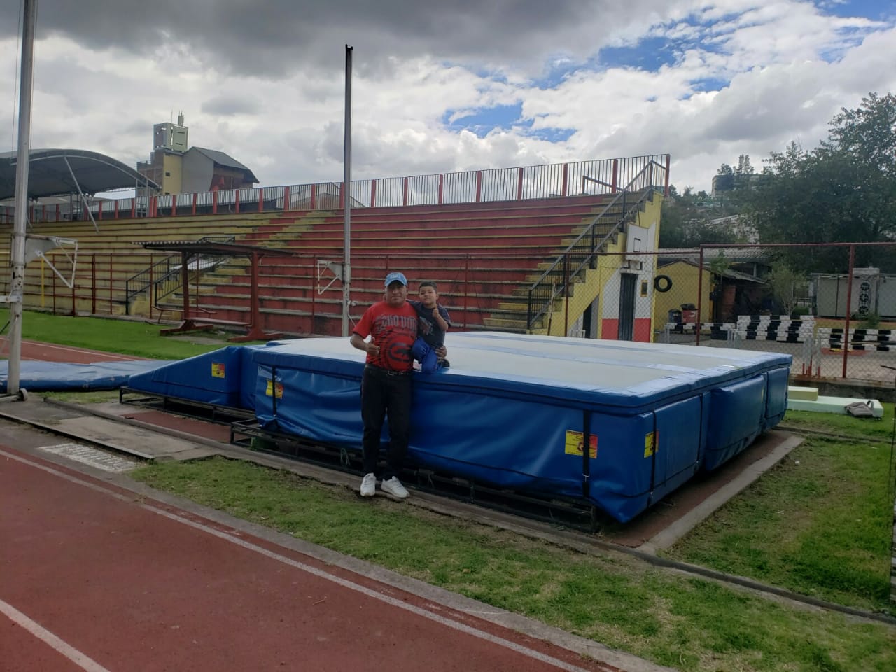 Colchoneta de Salto Alto - Image 2